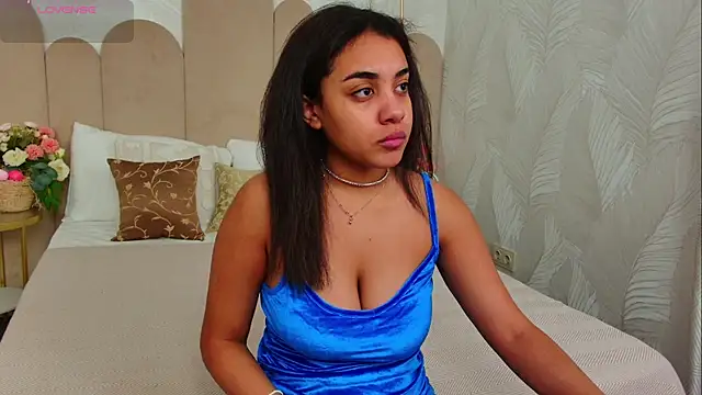 Snapshot of Luna_Cortier chatting on April 2026 05:06:01 AM Luna Cortier online show from April 2026 05:06:01 AM