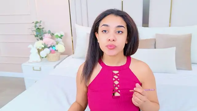 Snapshot of Luna_Cortier chatting on April 2026 05:19:01 AM Luna Cortier online show from April 2026 05:19:01 AM