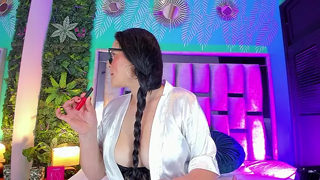 Snapshot of Mari_cooper1 chatting on March 2026 12:20:01 PM Mari cooper1 online show from March 2026 12:20:01 PM