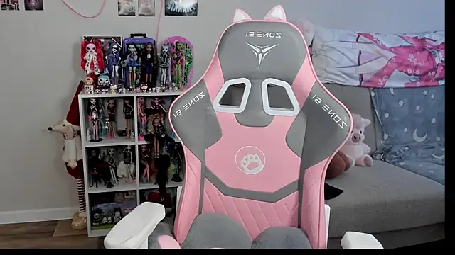 MollysLand online show from March 2026 09:04:02 AM