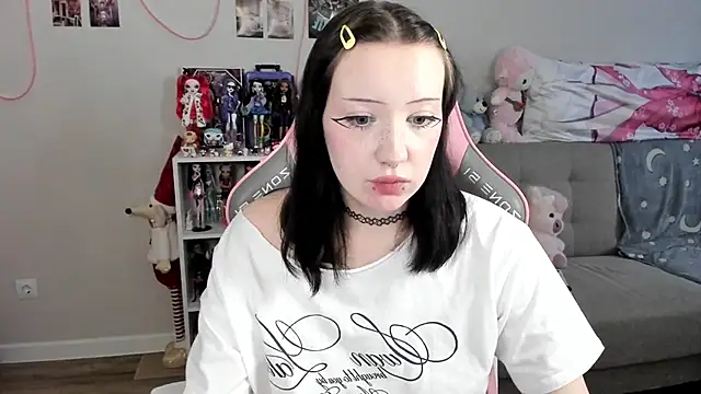 MollysLand online show from April 2026 12:29:02 PM