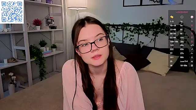 Snapshot of MirthaZien chatting on April 2026 01:11:01 AM MirthaZien online show from April 2026 01:11:01 AM