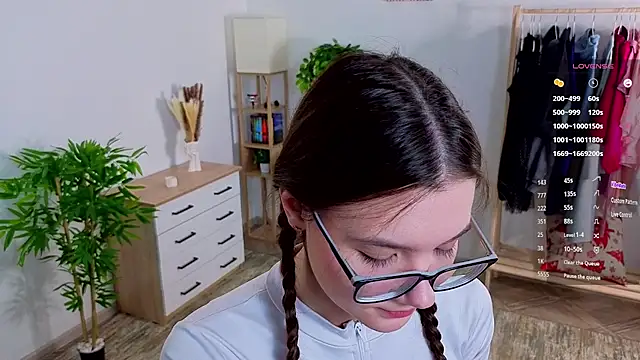 Snapshot of MirthaZien chatting on April 2026 01:11:02 AM MirthaZien online show from April 2026 01:11:02 AM