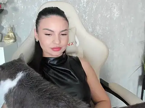 Snapshot of MistressMiia chatting on March 2026 02:32:01 PM MistressMiia online show from March 2026 02:32:01 PM