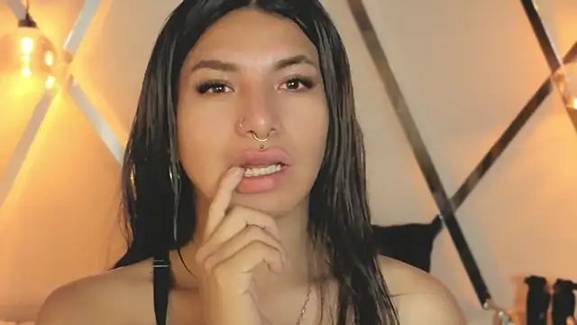 MeelFox online show from March 2026 12:32:01 PM