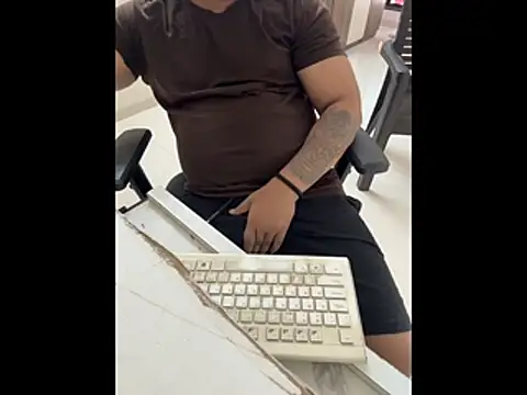 Snapshot of Rah0091 chatting on February 2026 07:18:01 AM Rah0091 online show from February 2026 07:18:01 AM