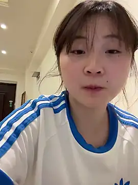 Snapshot of LXR77887 chatting on April 2026 04:26:02 AM LXR77887 online show from April 2026 04:26:02 AM