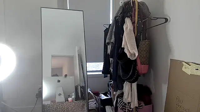 JUCY APPLE online show from April 2026 07:19:02 PM