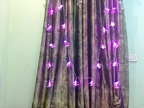 LIZNA 0 online show from March 2026 06:47:02 PM