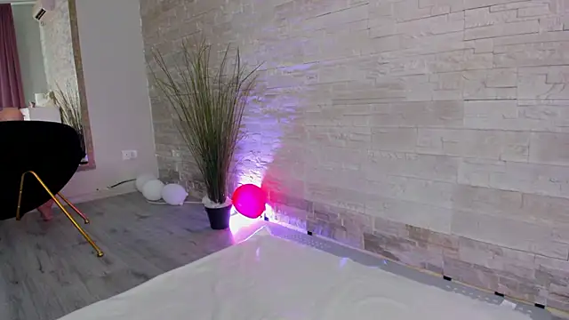 Snapshot of Ivorym00n chatting on March 2026 06:20:01 AM Ivorym00n online show from March 2026 06:20:01 AM