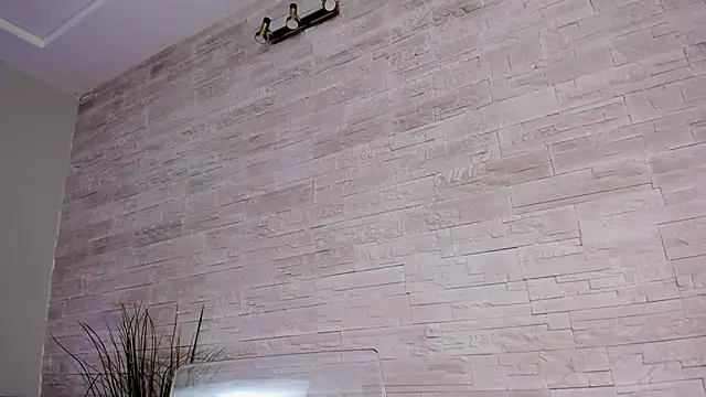 Snapshot of Ivorym00n chatting on April 2026 04:33:02 AM Ivorym00n online show from April 2026 04:33:02 AM