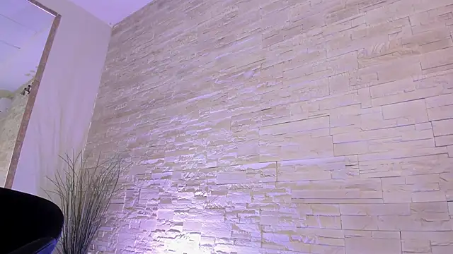 Snapshot of Ivorym00n chatting on April 2026 04:32:01 AM Ivorym00n online show from April 2026 04:32:01 AM