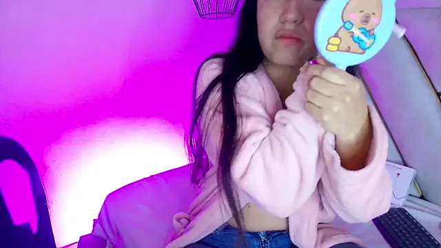 Dahiana Dmour  online show from February 2026 12:23:01 PM