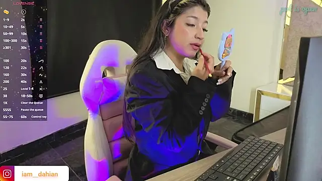 Snapshot of Dahiana_Dmour_ chatting on April 2026 12:49:01 PM Dahiana Dmour online show from April 2026 12:49:01 PM