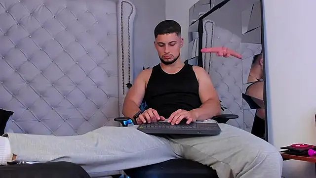 valenssio moretti online show from April 2026 08:56:01 PM