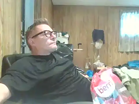 Snapshot of melvinsnow chatting on March 2025 06:43:02 PM melvinsnow online show from March 2025 06:43:02 PM