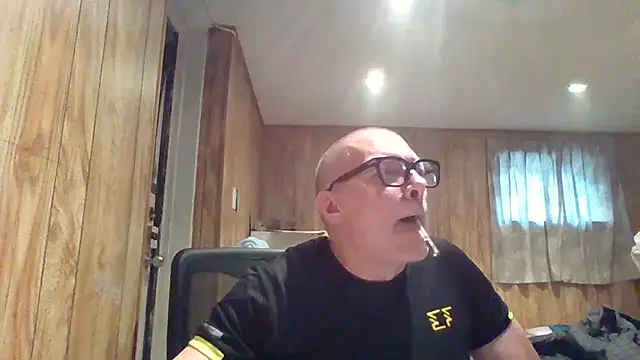 Snapshot of melvinsnow chatting on October 2025 05:13:02 PM melvinsnow online show from October 2025 05:13:02 PM