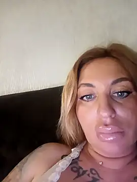 MiaMooly online show from April 2026 05:43:01 PM