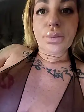 MiaMooly online show from April 2026 08:09:02 PM