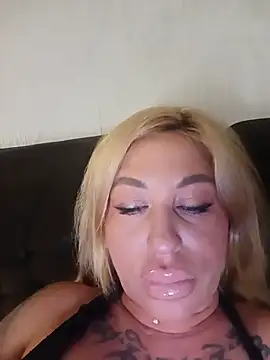 MiaMooly online show from June 2026 07:18:02 PM