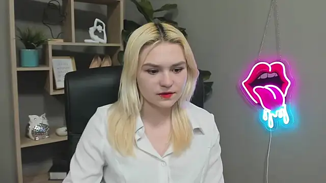 SweetLilyxo online show from April 2026 06:19:01 AM