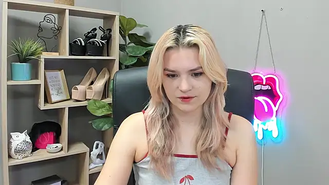 SweetLilyxo online show from July 2026 06:27:02 AM