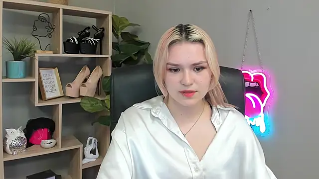 SweetLilyxo online show from July 2026 01:47:02 PM