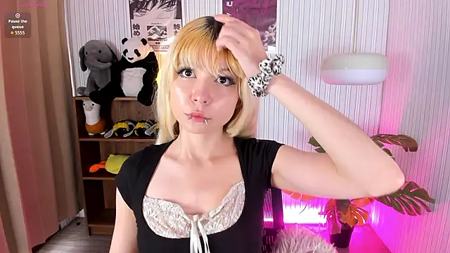 Laukyubey1 online show from February 2026 08:03:02 PM