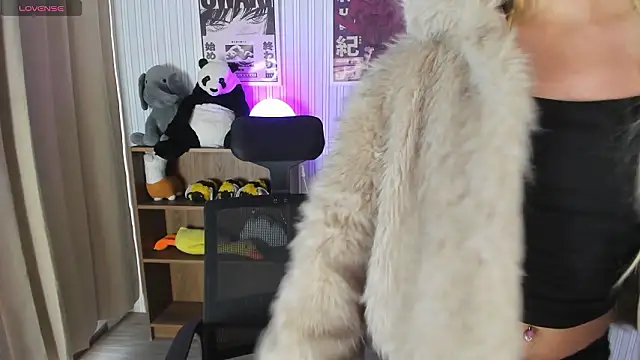 Snapshot of Laukyubey1 chatting on March 2026 08:03:01 PM Laukyubey1 online show from March 2026 08:03:01 PM