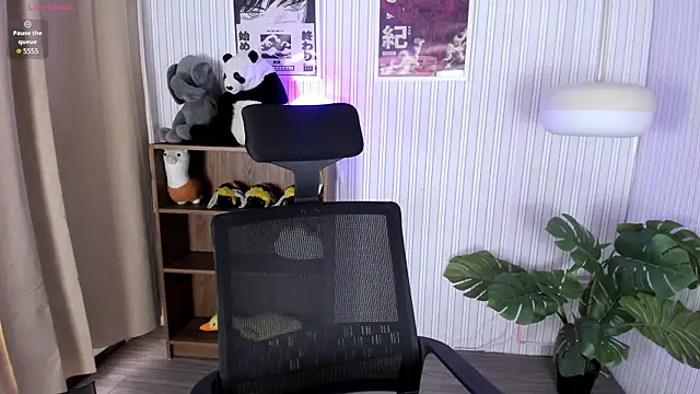 Snapshot of Laukyubey1 chatting on April 2026 08:25:02 PM Laukyubey1 online show from April 2026 08:25:02 PM