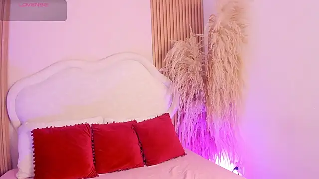 rebeca taylor online show from March 2026 03:00:01 AM