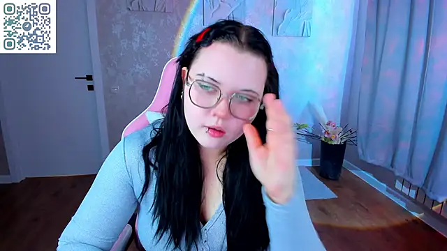 Snapshot of Kira_G0ld chatting on April 2026 09:08:01 AM Kira G0ld online show from April 2026 09:08:01 AM