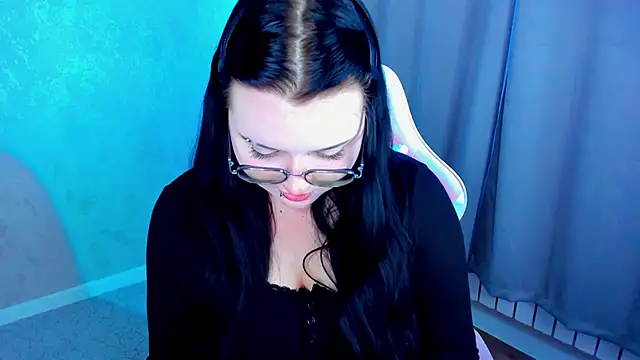 Snapshot of Kira_G0ld chatting on April 2026 09:01:02 AM Kira G0ld online show from April 2026 09:01:02 AM