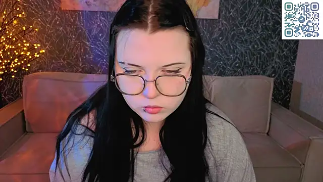 Snapshot of Kira_G0ld chatting on May 2026 12:59:02 AM Kira G0ld online show from May 2026 12:59:02 AM