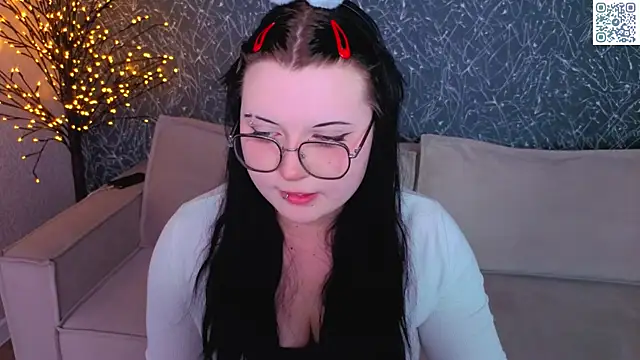 Snapshot of Kira_G0ld chatting on May 2026 08:55:02 AM Kira G0ld online show from May 2026 08:55:02 AM