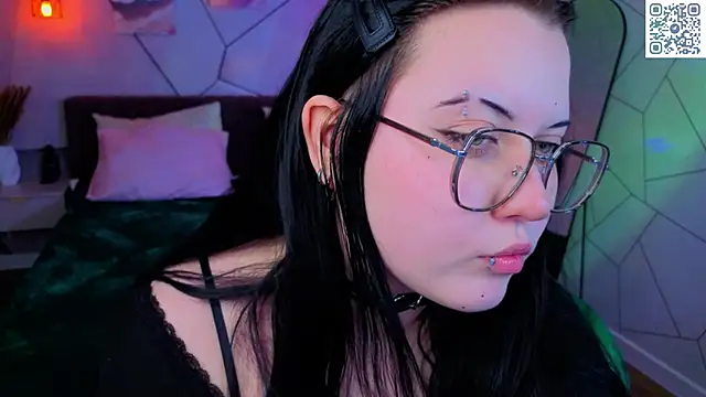 Snapshot of Kira_G0ld chatting on May 2026 09:06:02 AM Kira G0ld online show from May 2026 09:06:02 AM
