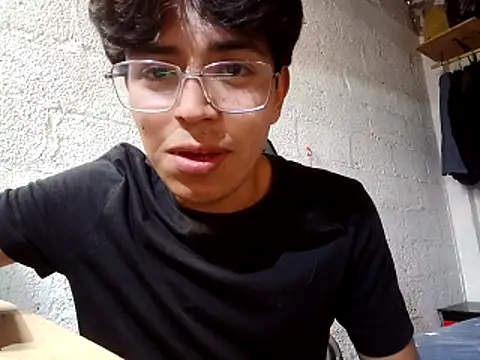 Snapshot of FAVOJS chatting on April 2026 11:42:01 PM FAVOJS online show from April 2026 11:42:01 PM