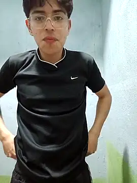 Snapshot of FAVOJS chatting on April 2026 05:32:01 AM FAVOJS online show from April 2026 05:32:01 AM