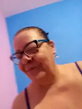 Snapshot of Luach chatting on April 2026 07:55:01 PM Luach online show from April 2026 07:55:01 PM