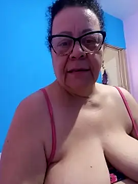 Snapshot of Luach chatting on April 2026 02:12:01 PM Luach online show from April 2026 02:12:01 PM