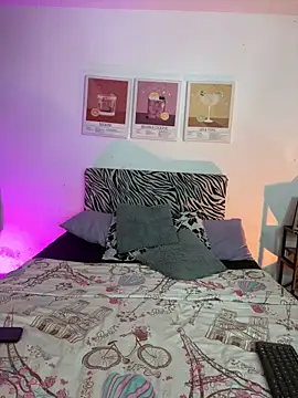 Snapshot of Daniellesins1 chatting on April 2026 11:07:01 PM Daniellesins1 online show from April 2026 11:07:01 PM