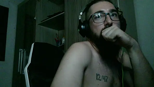 Snapshot of Redlovecouple chatting on February 2026 08:34:01 PM Redlovecouple online show from February 2026 08:34:01 PM