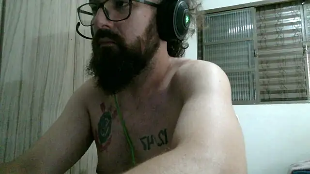 Snapshot of Redlovecouple chatting on February 2026 03:07:01 PM Redlovecouple online show from February 2026 03:07:01 PM