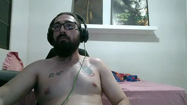 Snapshot of Redlovecouple chatting on April 2026 04:59:02 PM Redlovecouple online show from April 2026 04:59:02 PM