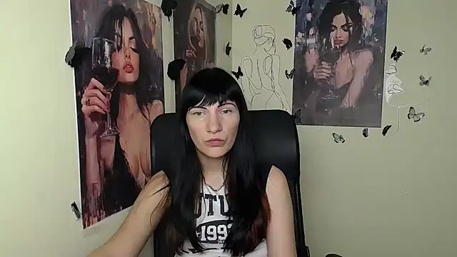 Snapshot of Rosalinda_ro chatting on April 2026 12:03:02 PM Rosalinda ro online show from April 2026 12:03:02 PM