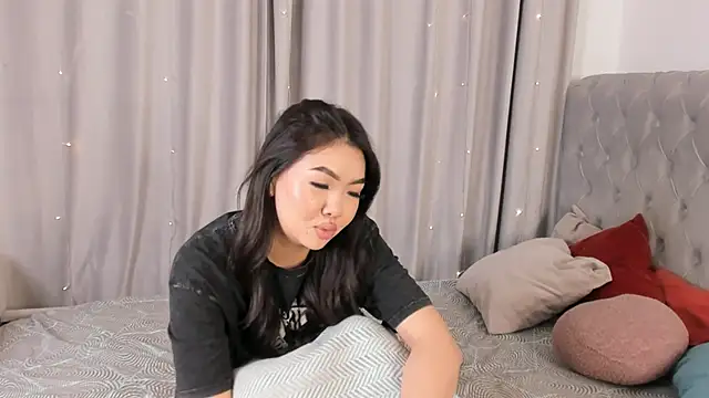 Snapshot of AraIkenberry chatting on March 2026 06:54:01 PM AraIkenberry online show from March 2026 06:54:01 PM