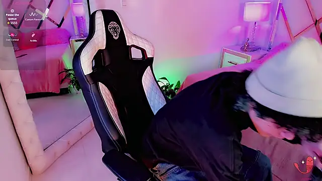 Snapshot of thanier_18 chatting on February 2026 07:34:02 PM thanier 18 online show from February 2026 07:34:02 PM