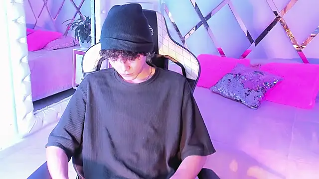 Snapshot of thanier_18 chatting on February 2026 07:36:01 PM thanier 18 online show from February 2026 07:36:01 PM