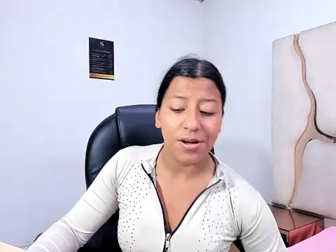 Snapshot of Vaneline2 chatting on March 2026 09:43:01 PM Vaneline2 online show from March 2026 09:43:01 PM