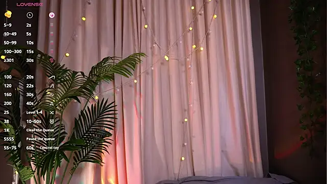 Snapshot of SinfulMoves chatting on April 2026 08:18:01 PM SinfulMoves online show from April 2026 08:18:01 PM